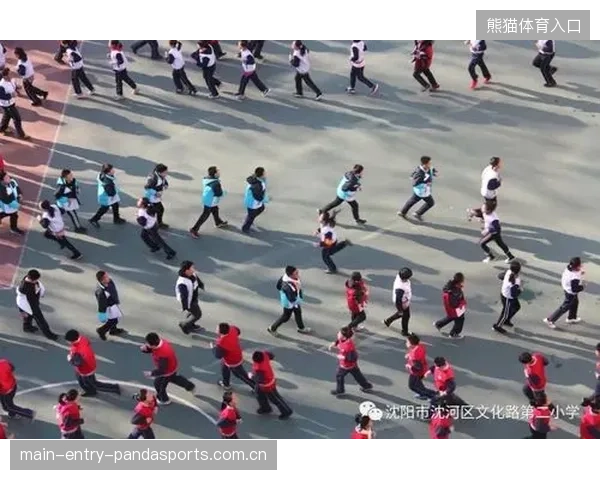 C罗携手本地文化组织推出足球体验课点燃全民激情激发文化新未来