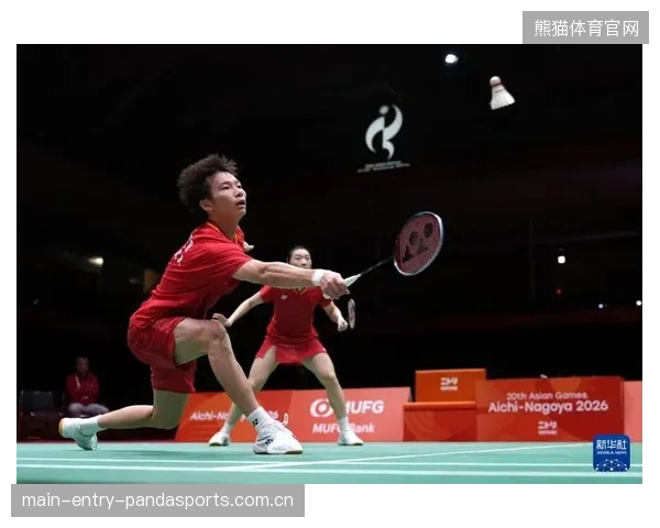 羽毛球混双连续小球逼迫对手挑后形成优势——掌握前场压迫的胜利节拍